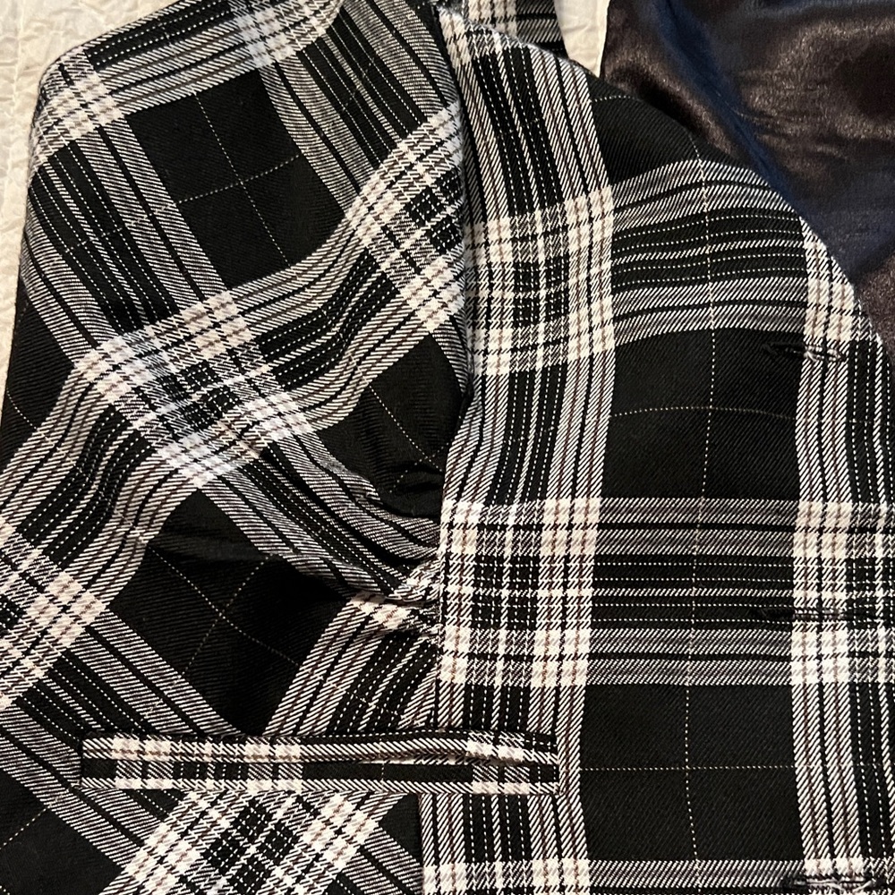 Charlotte Russe Black and White Plaid Vest - Picture 5 of 8